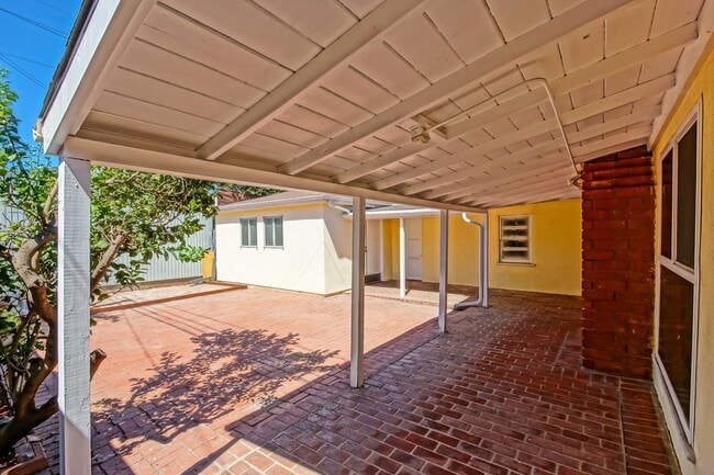 Building Photo - SPACIOUS, BRIGHT & AIRY, 3BR2BA HOME W/ GR...