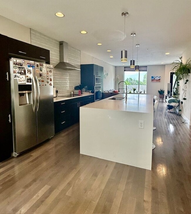 Modern 3 bed, 3.5 bath Townhome Blocks fro... - Modern 3 bed, 3.5 bath Townhome Blocks fro...