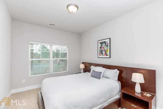 Foto del edificio - 5736 Taylor Way
