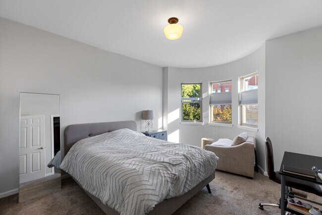 Photo - 720 W Evergreen-1 Apartment