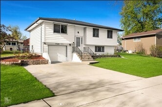 Building Photo - 728 Boxwood Dr