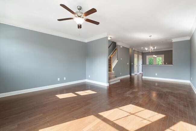 Foto del edificio - Available NOW! 4 Bedroom, 4 Bath Townhouse Located in Cary Park!