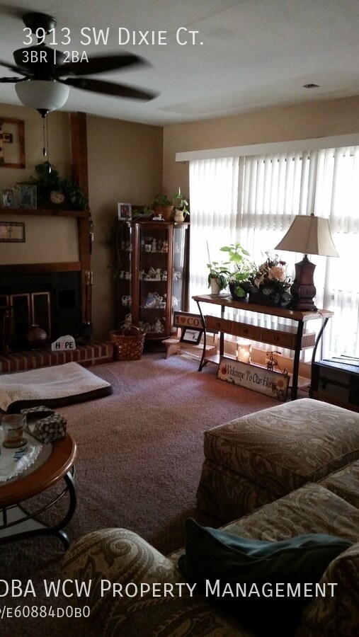 Building Photo - 3913 SW Dixie Ct