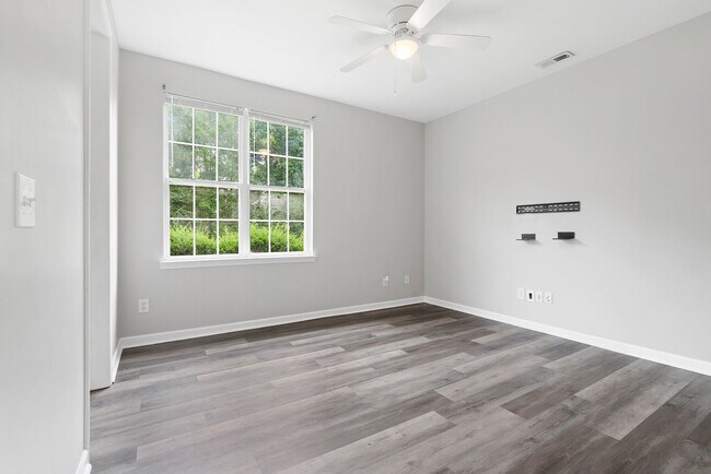 Foto del edificio - Available 2/4! Great 4BR Townhome in Mebane!