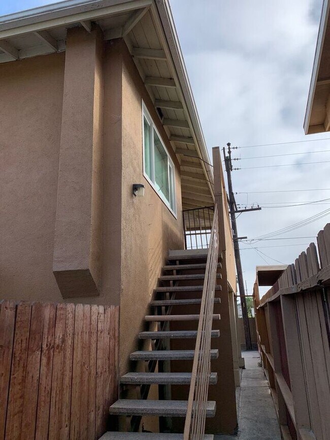 Building Photo - 745 Shalimar Dr