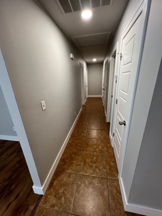 Building Photo - 205 E Marietta Ct