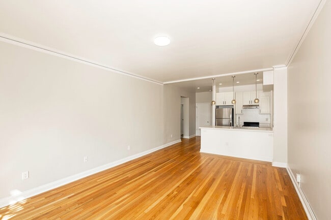 Interior Photo - 737 Pine