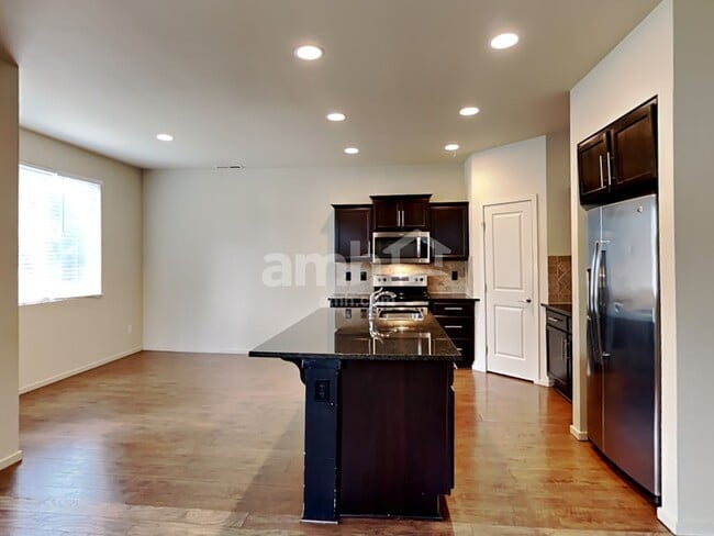 Foto del edificio - 614 206th St Ct E