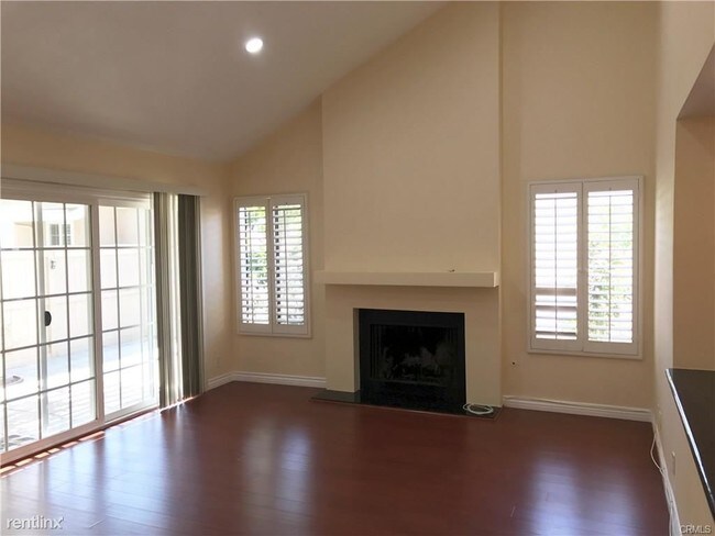 Building Photo - 3 br, 3 bath Condo - 34 Springwood