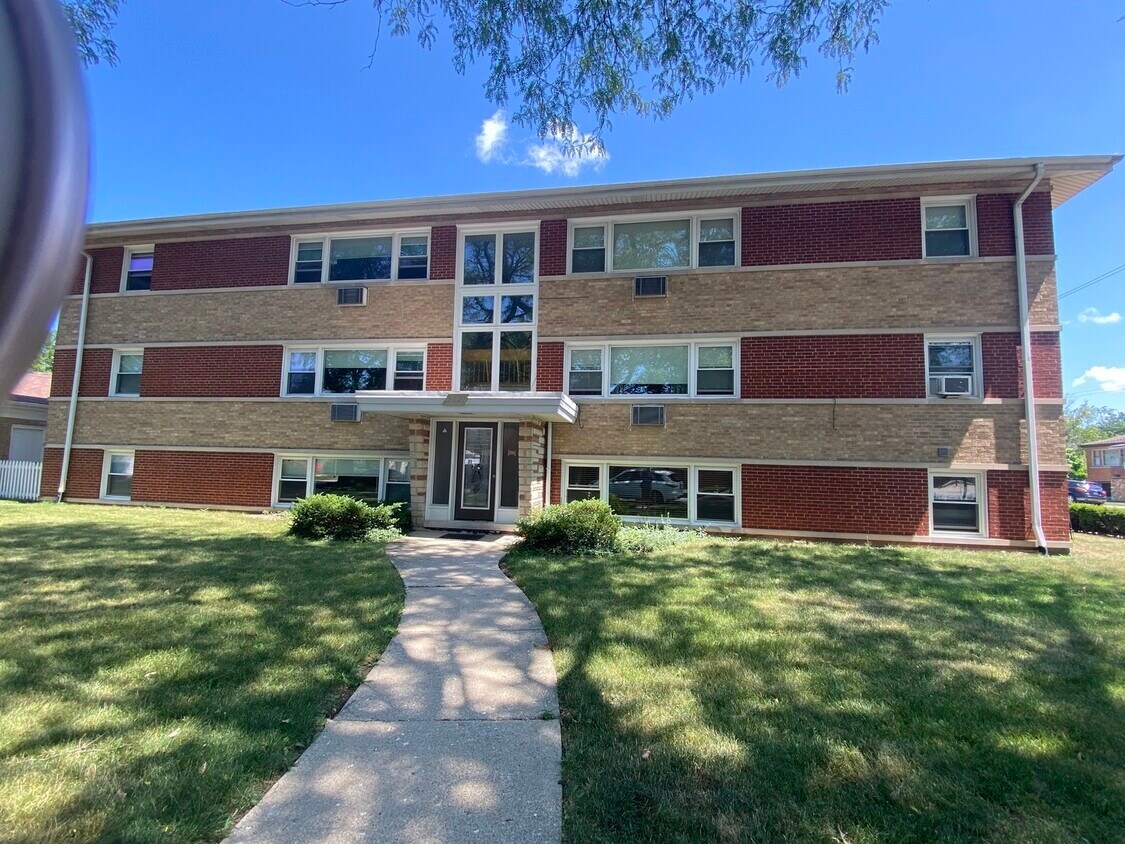 Primary Photo - 5821 N Elston Ave