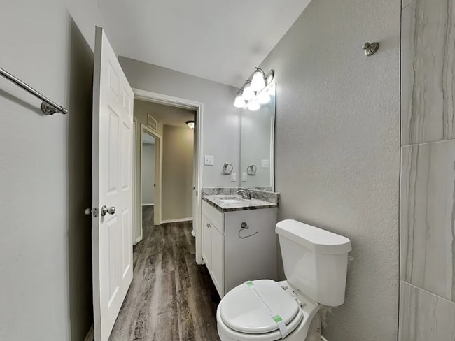 Building Photo - 118 Abelia Dr