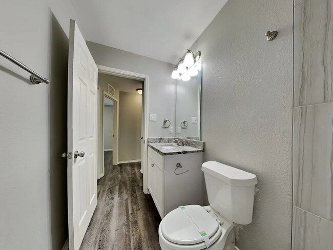 Foto del edificio - 118 Abelia Dr