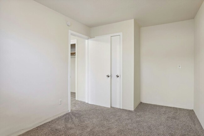 Foto del edificio - 4628 Tyler St NE