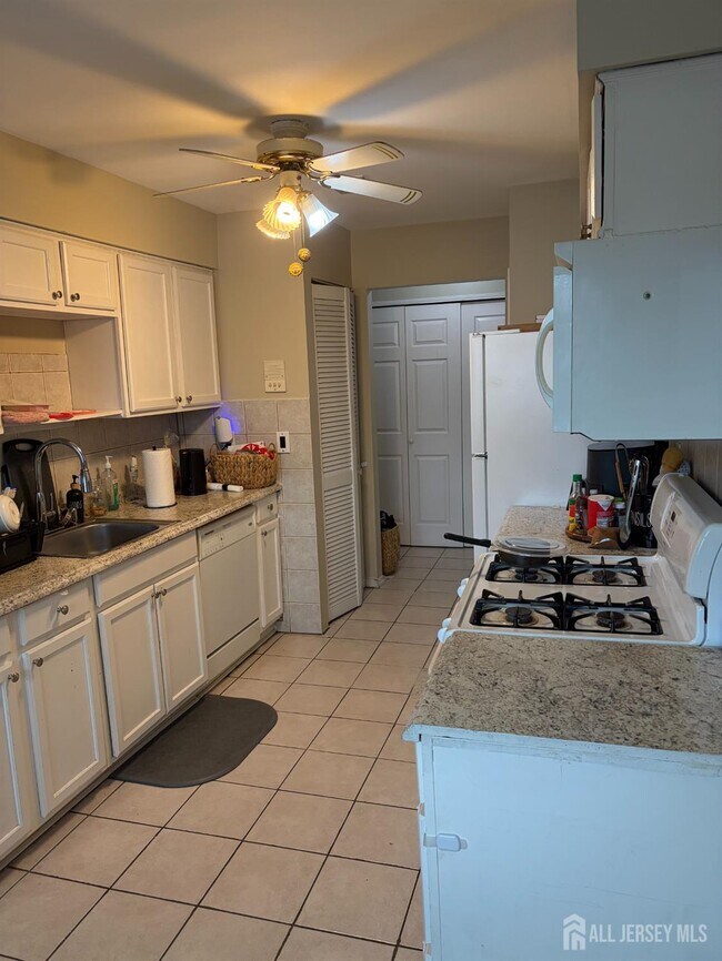 Foto del edificio - 414 Sharon Garden Ct