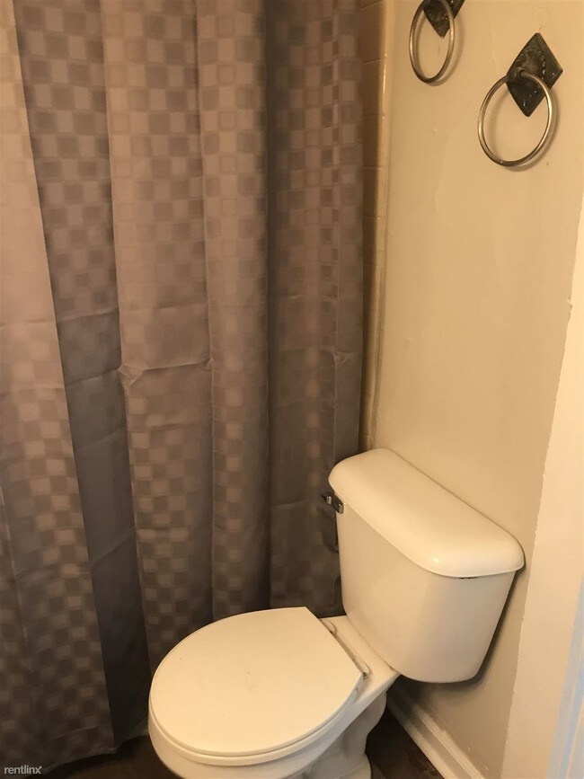 Building Photo - 2 br, 1 bath  - 107 Sager Rd B