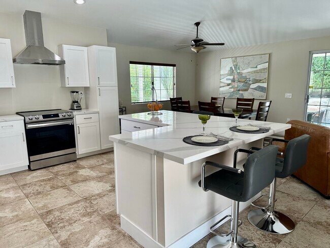 Building Photo - 43755 Cll Las Brisas W