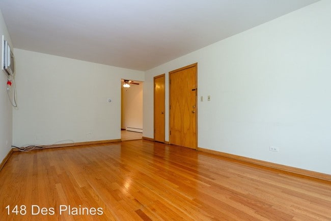 Building Photo - 148 Des Plaines Ave