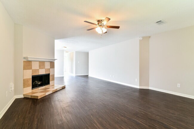 Foto del edificio - 16114 Purpleridge Ct