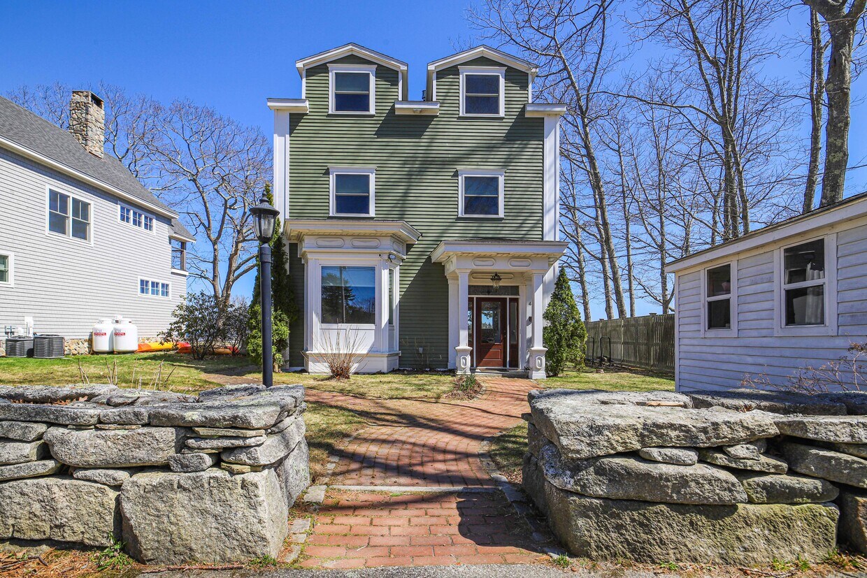Primary Photo - 44 Maquoit Dr