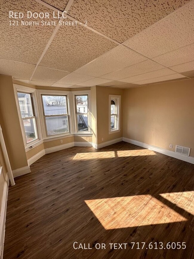 Building Photo - 121 N State St