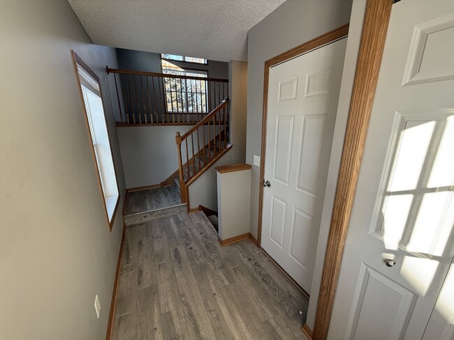 Building Photo - 10530 Pond Curve