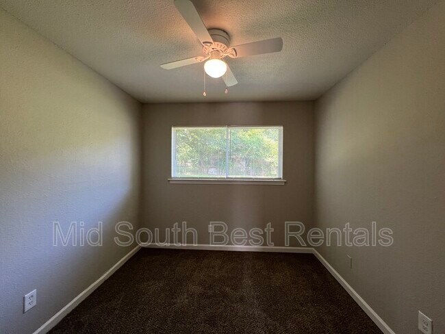 Building Photo - 4571 Spring Valley Dr
