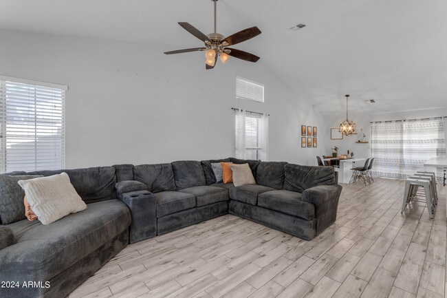 Building Photo - 1114 E Artesian Way