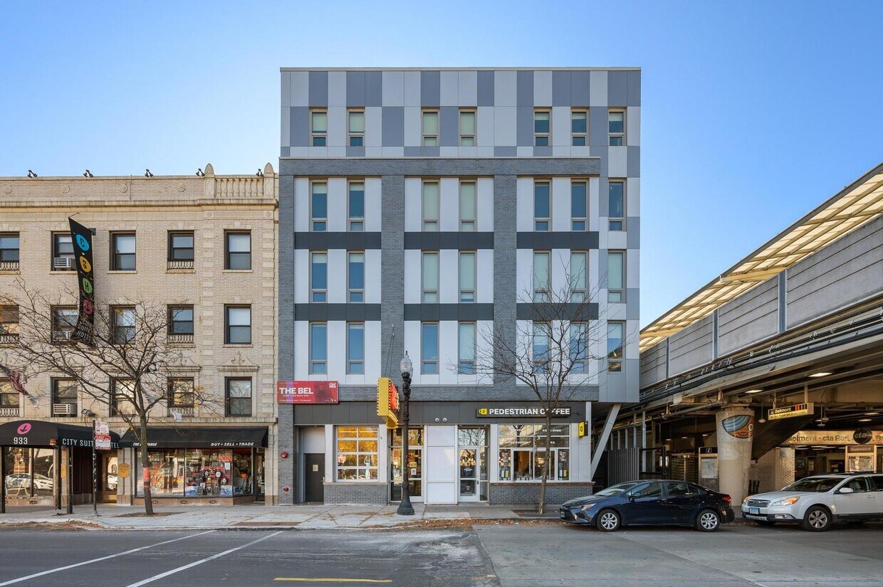 Foto principal - 941 W Belmont Ave