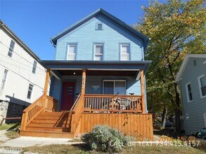 Building Photo - 537 S 4th Ave