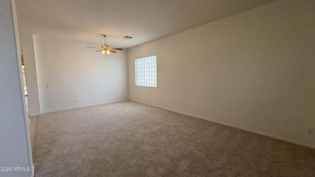 Foto del edificio - 22342 N 79th Dr