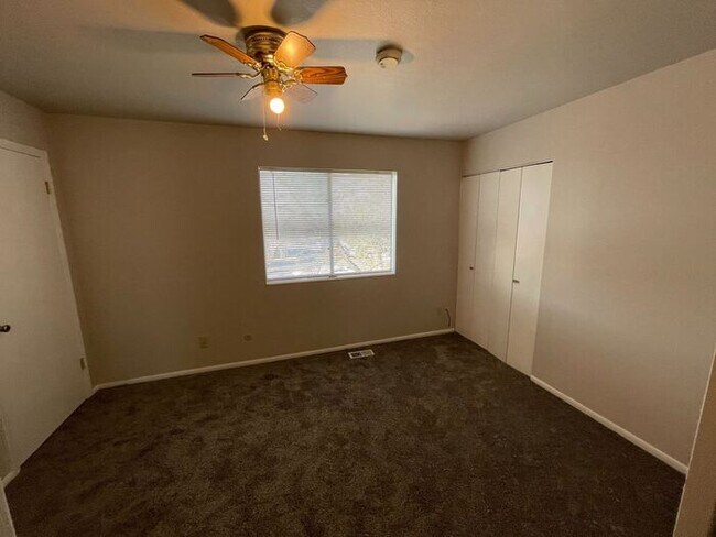 Foto del edificio - 7350 S Highland Dr