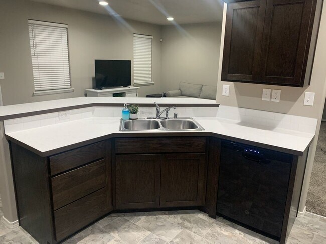 Foto del edificio - Beautiful 3 Bedroom Home in Moses Lake