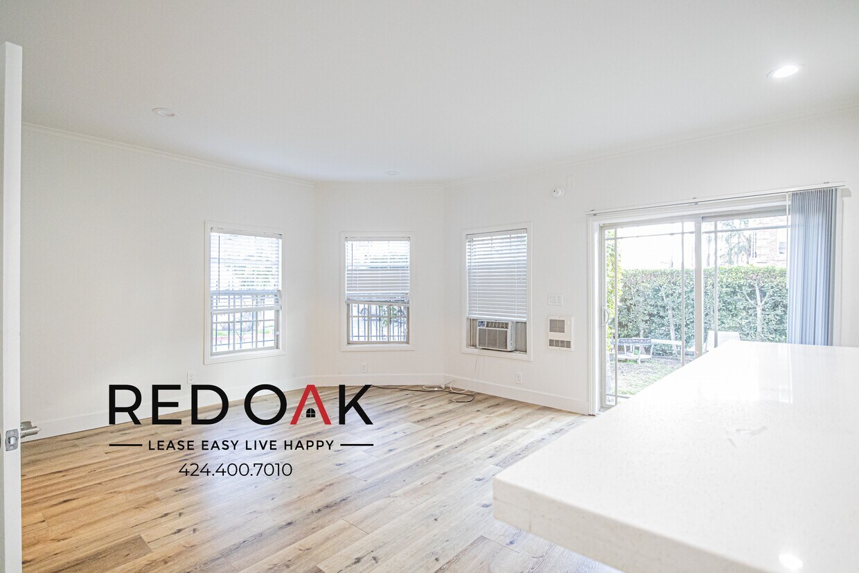 Primary Photo - Gorgeous, Charming, Spacious Completely Re...