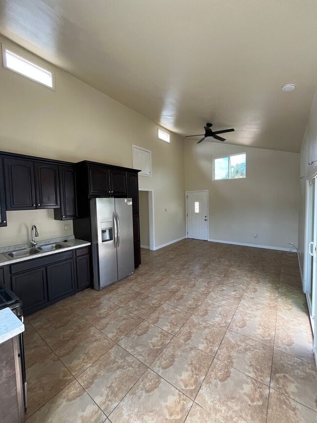 Building Photo - 66 E McFarlane Dr