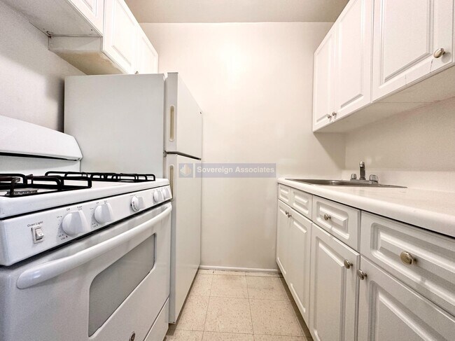 Foto del edificio - 6645 Broadway