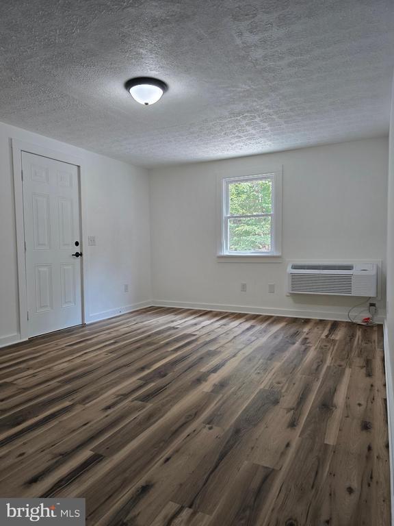 Foto principal - 1878 Lucas Hollow Rd
