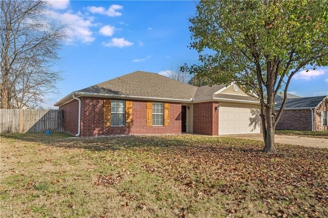 Building Photo - 804 Tyler St