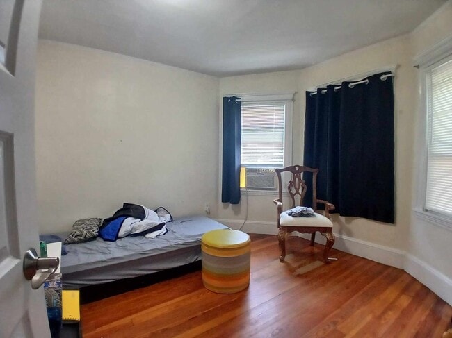 Building Photo - 23 W Sorrento St