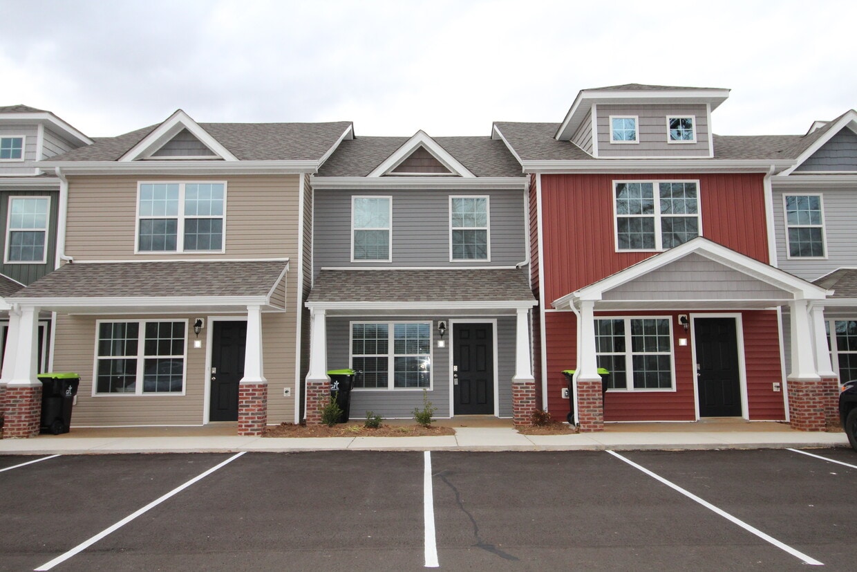 Primary Photo - 955 Big Sky Dr