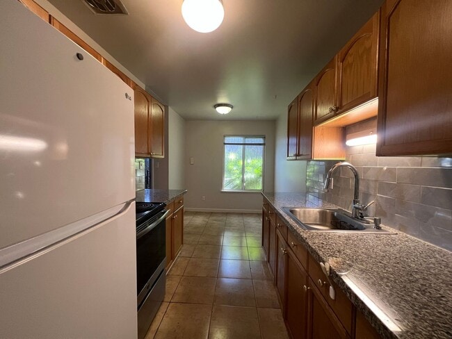 Building Photo - 1137 Oakmont Dr