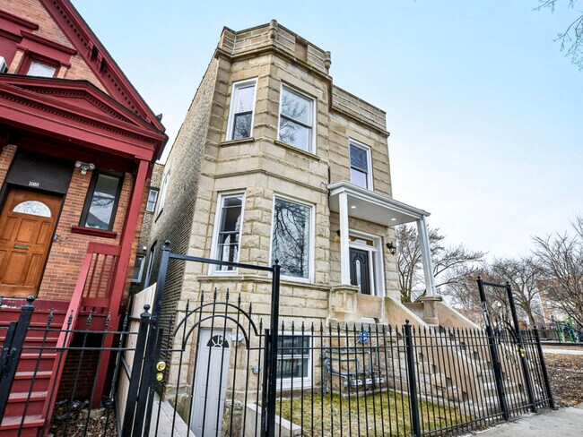 Foto del edificio - 1806 S Trumbull Ave