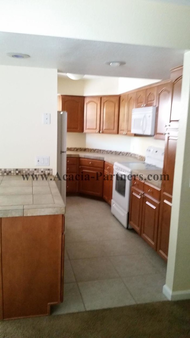 Building Photo - 6445 N Tierra de las Catalinas