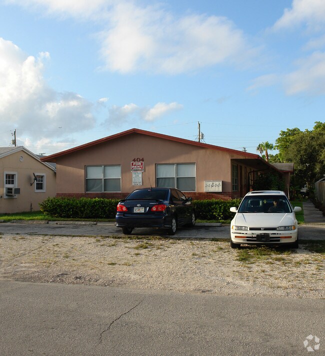 Building Photo - 404 SE 16th St