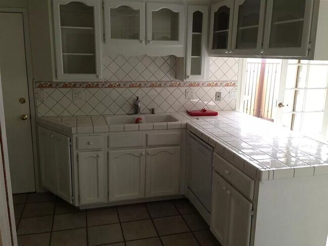 Foto del edificio - 470 E Prosperity Ave