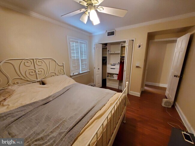 Foto del edificio - 2610 Tunlaw Rd NW