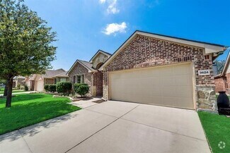 Building Photo - 9624 Sleepy Hollow Dr