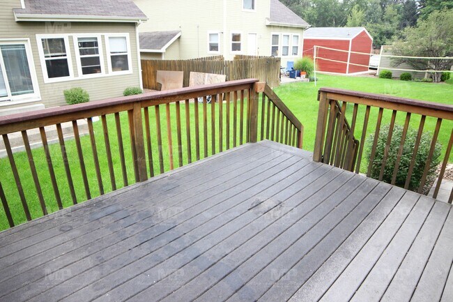 Building Photo - 522 S Whitcomb St