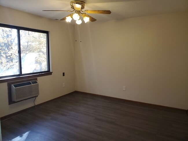 Building Photo - Fabulous 2 bed 2 bath Sunderland Heights C...