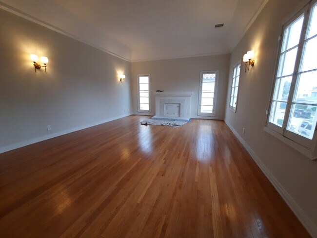 Foto del edificio - 1106 S Cochran Ave