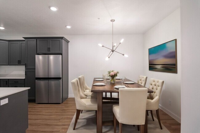 Building Photo - Gorgeous 3-Bed Fairfax Model Condo at Vist...